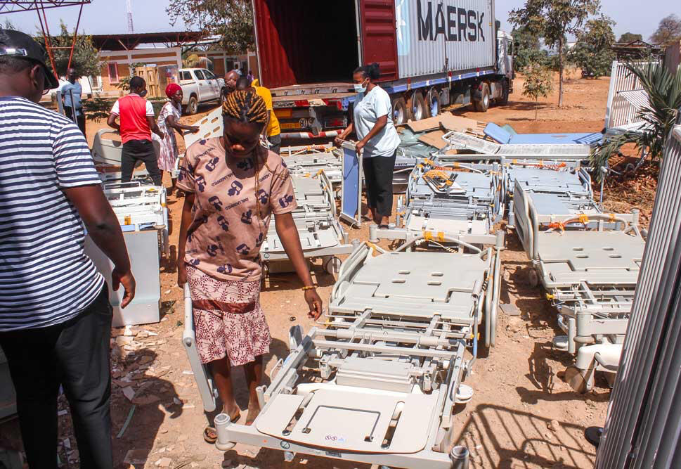 Klinikbetten beim Ausladen